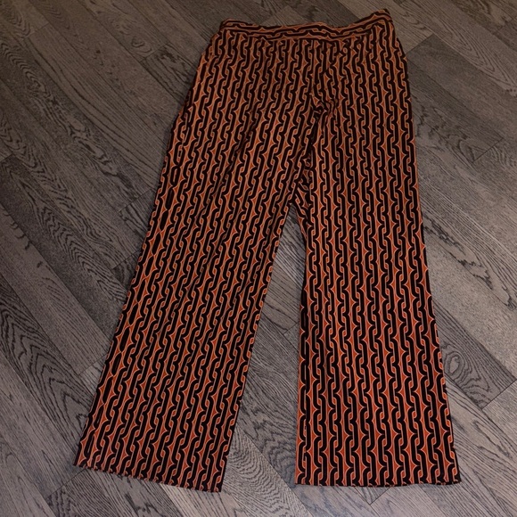 Stylish Black and Orange monogram Patterned women Pants - Picture 3 of 17